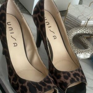 UNISA Leopard Print Peep-Toe Heels – Size 9M
